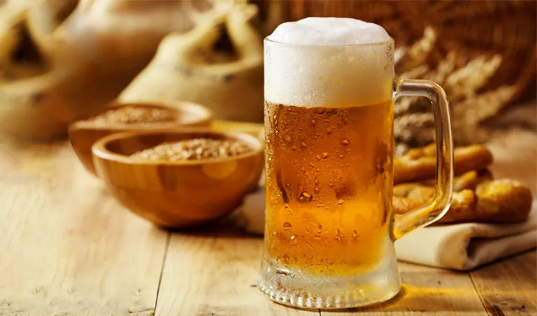 Bia cung cấp đạm, vitamin, sucrose, giúp tóc phục hồi và khỏe mạnh từ bên trong cấu trúc sợi tóc