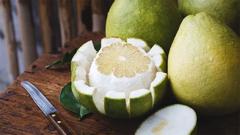 Dùng vỏ bưởi để ngăn rụng tóc và kích thích tóc mọc nhanh tự nhiên