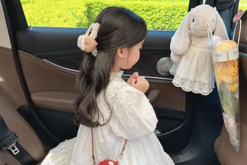 Buộc tóc nửa đầu