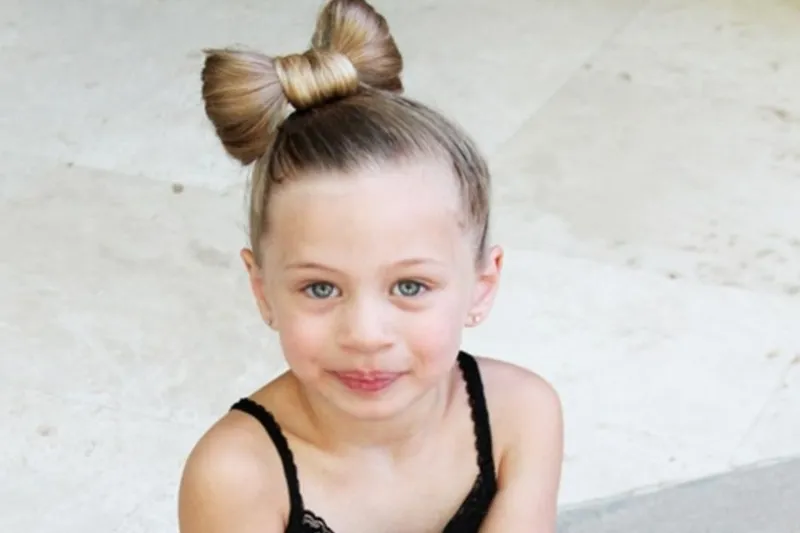 Kiểu búi tóc nơ xinh cho bé