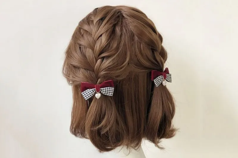 Tết tóc nửa đầu cho bé gái xinh xắn
