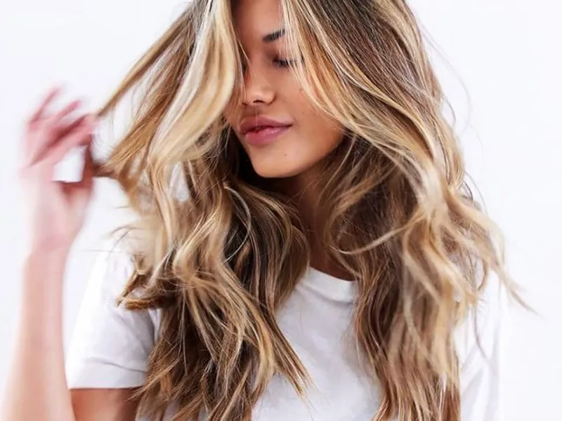 Tóc nhuộm cần được chăm sóc đúng cách để giữ màu lâu và bóng mượt