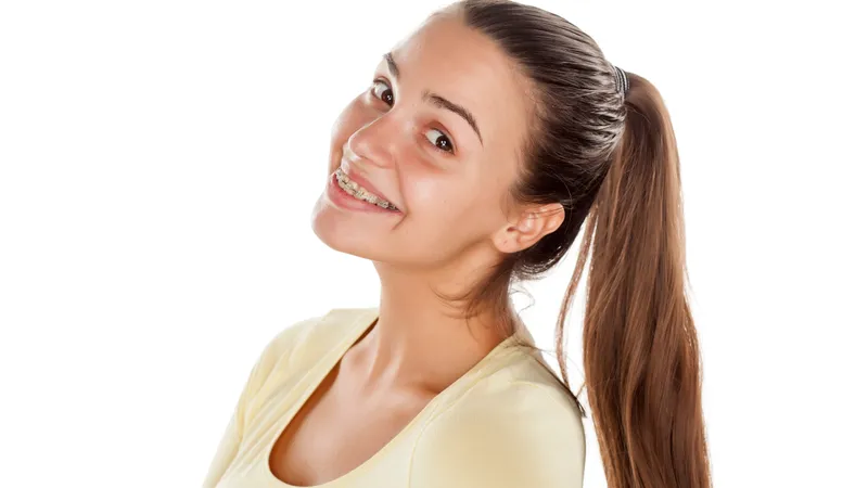 Thường xuyên thay đổi vị trí cột tóc để giảm áp lực cục bộ lên nang tóc