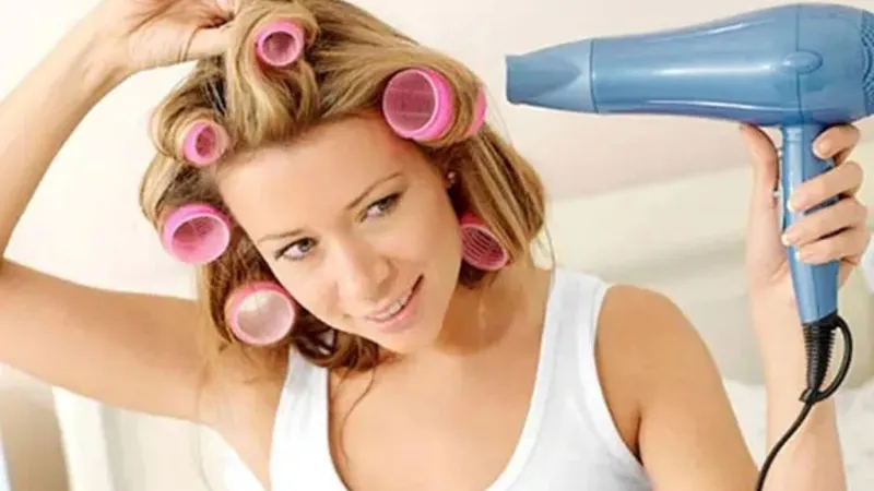 Sử dụng đầu khuếch tán (diffuser) để sấy khô và định hình tóc xoăn