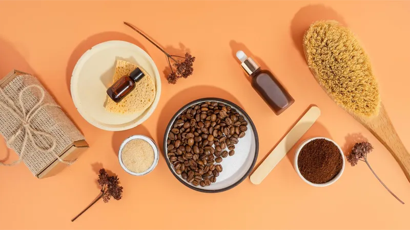 Bột cà phê là nguyên liệu chăm sóc tóc dễ tìm, nhưng mang lại hiệu quả tốt