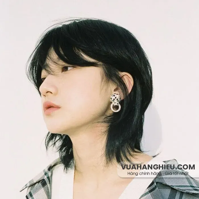 Người mẫu nữ với kiểu tóc layer mullet nữ trẻ trung, phần trước ngắn ôm vào mặt