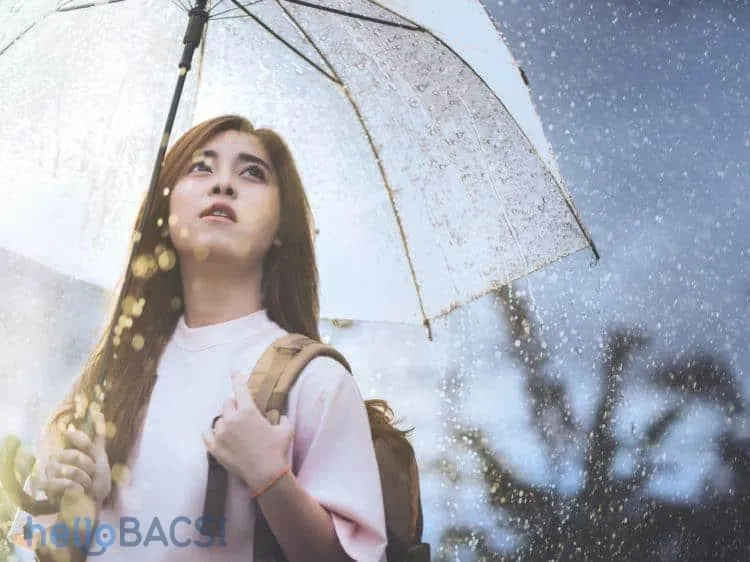 Phụ nữ với mái tóc khỏe mạnh, minh họa các bí quyết chăm sóc tóc mùa đông toàn diện