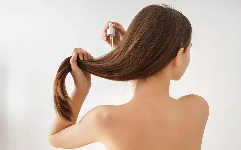 Sản phẩm dưỡng tóc chuyên dụng giúp giữ màu tóc nhuộm lâu hơn