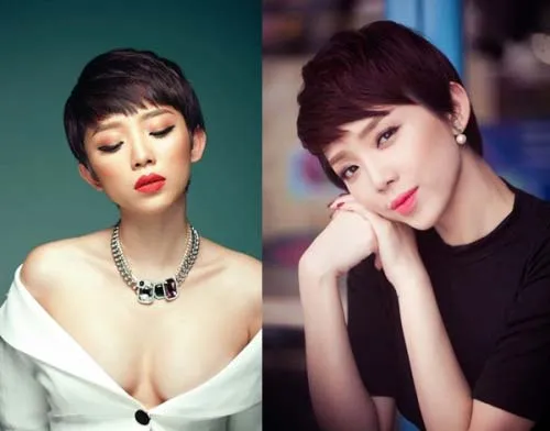 Tóc dài gợn sóng nhẹ với mái bay ôm cằm, làm mềm góc cạnh và cân bằng vùng trán rộng