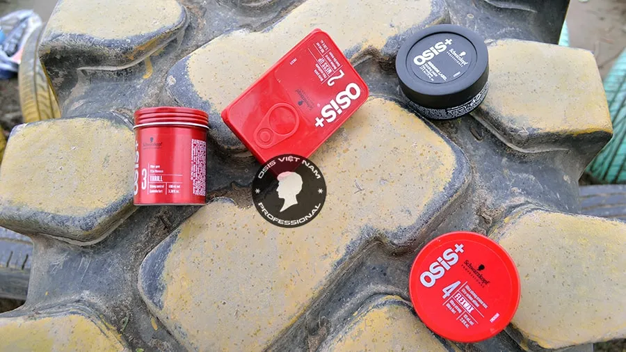 Làm tan sáp bằng các đầu ngón tay giúp phân bổ sản phẩm đều và hiệu quả hơn