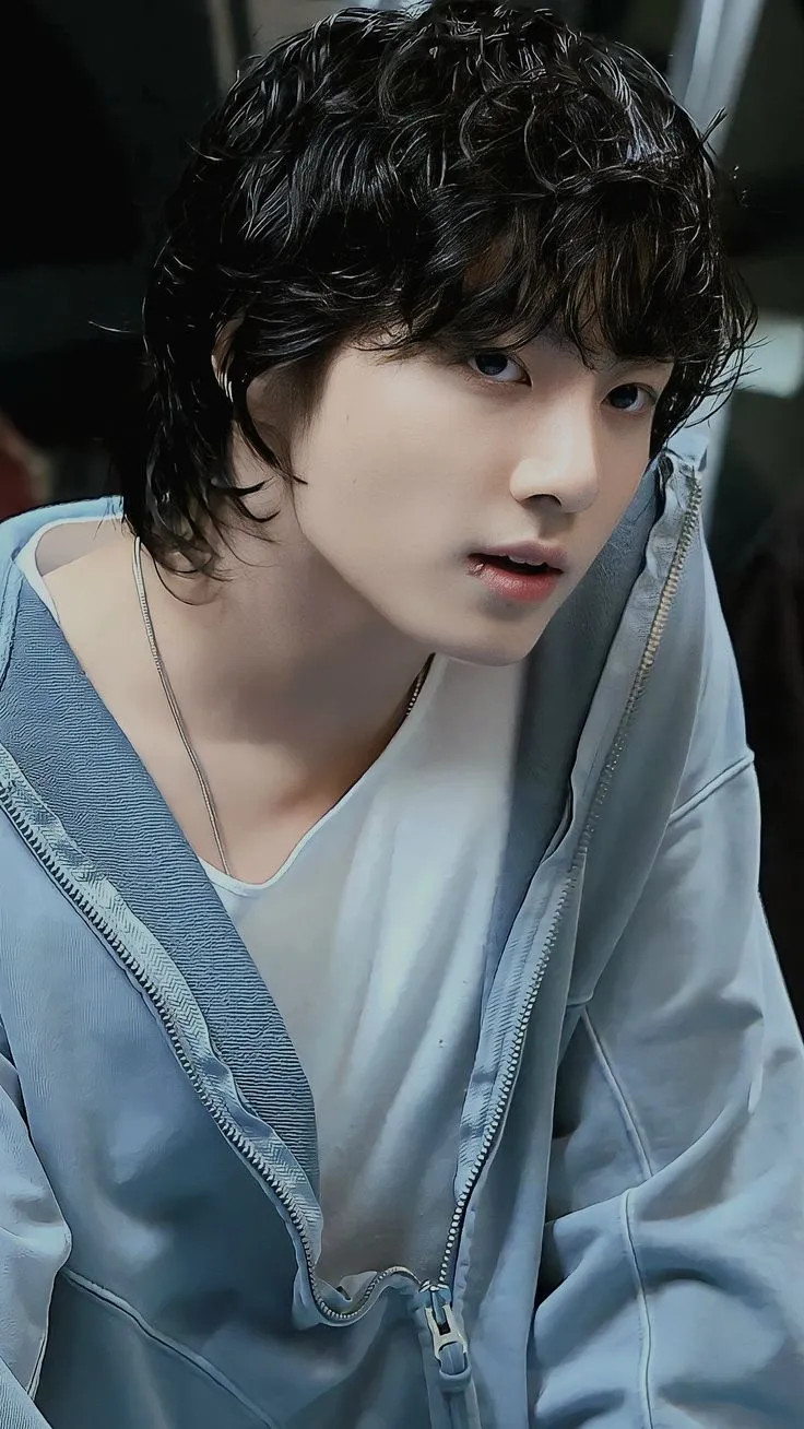 Tóc xoăn Curly Bro Flow với texture rõ ràng và bồng bềnh