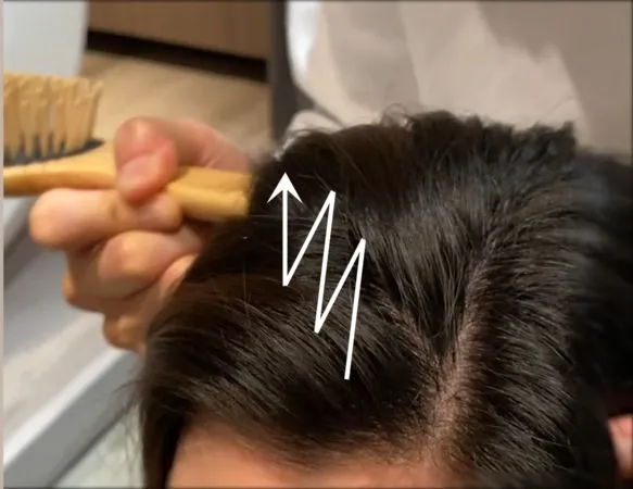 Cách chải tóc 5 5 đúng kỹ thuật: Chải tóc theo hình chữ N để thư giãn hệ thần kinh