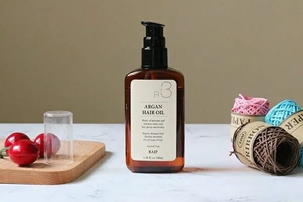 Sử dụng dầu argan để ủ tóc giúp tóc hấp thụ dưỡng chất tốt nhất, phục hồi hư tổn