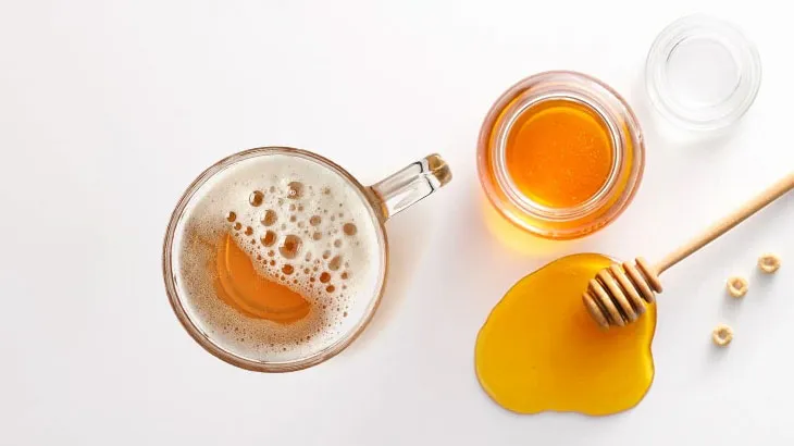 Bia và mật ong, sự kết hợp dưỡng chất phục hồi tóc hư tổn do nhiệt