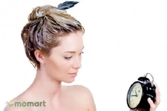 Dùng dầu xả tóc đơn giản