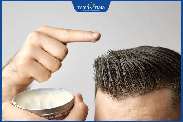 Dùng sáp và gel định hình là cách khắc phục tóc con tạm thời hiệu quả