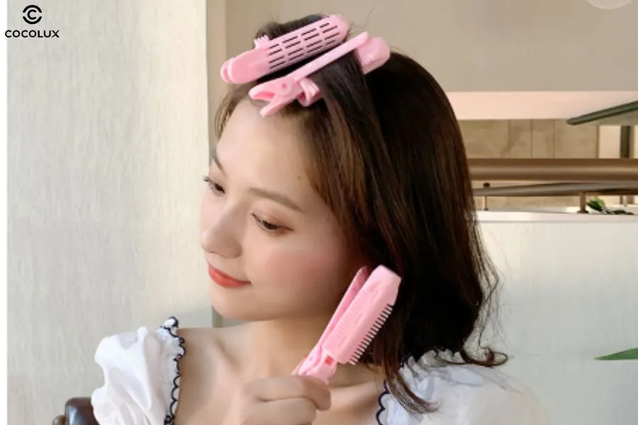 Sử Dụng Lô Cuốn Cỡ Lớn Để Định Hình Nếp Tóc Thẳng Và Phồng Tự Nhiên