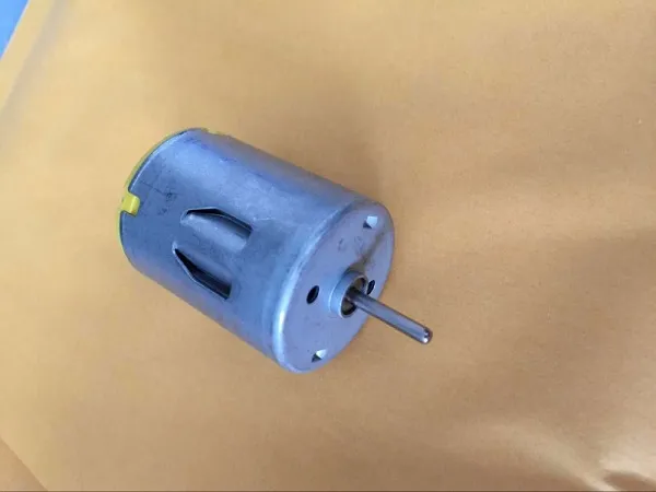 Động cơ là trái tim của máy sấy tóc, cần kiểm tra kỹ lưỡng chổi than và tình trạng quay của rôto