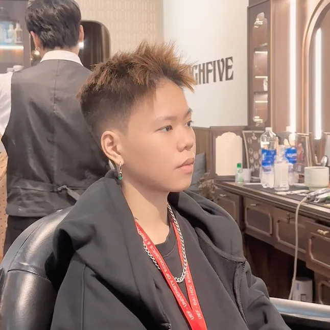 Cắt tỉa định kỳ là giải pháp loại bỏ phần tóc khô xơ chẻ ngọn