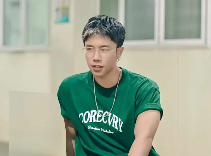 Màu nhuộm sáng tạo trên mái tóc nam ngắn