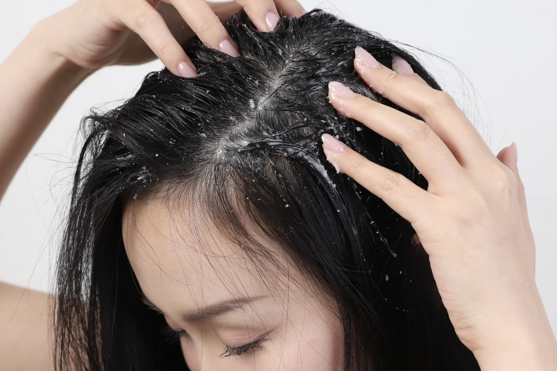 Hình ảnh cận cảnh sợi tóc và da đầu khỏe mạnh