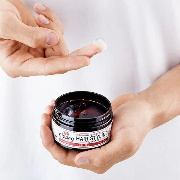 Bạn nên gội đầu ngay sau khi sử dụng xong gel vuốt tóc để tránh hóa chất thấm sâu vào da đầu và gây tổn thương nang tóc, ngăn ngừa gàu