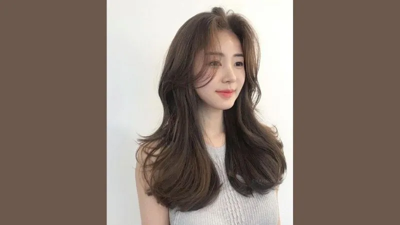 Kiểu tóc mullet layer nữ phù hợp với nhiều khuôn mặt, đặc biệt là mặt tròn.