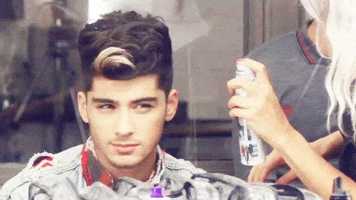 Cách dùng keo xịt tóc nam