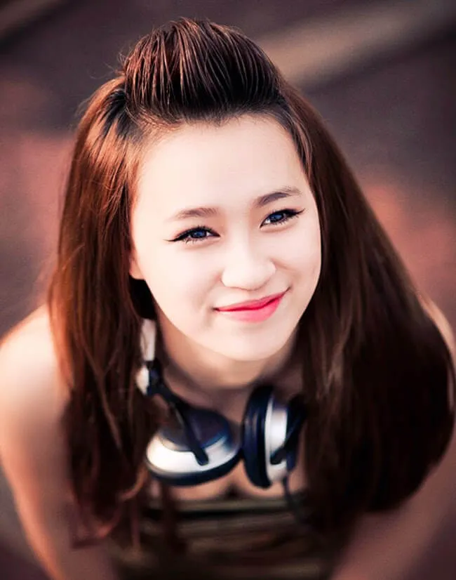 Tóc buộc mái phồng được các bạn gái cực kỳ yêu thích, bạn thì sao?