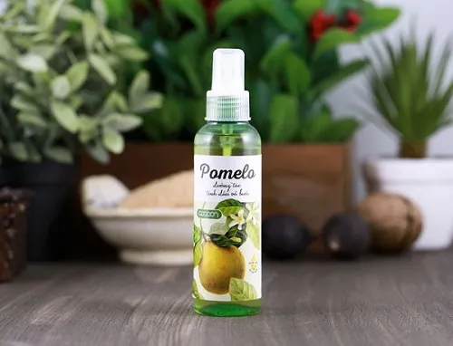 Sản phẩm tinh dầu bưởi Pomelo nguyên chất hỗ trợ cách dùng tinh dầu bưởi cho tóc