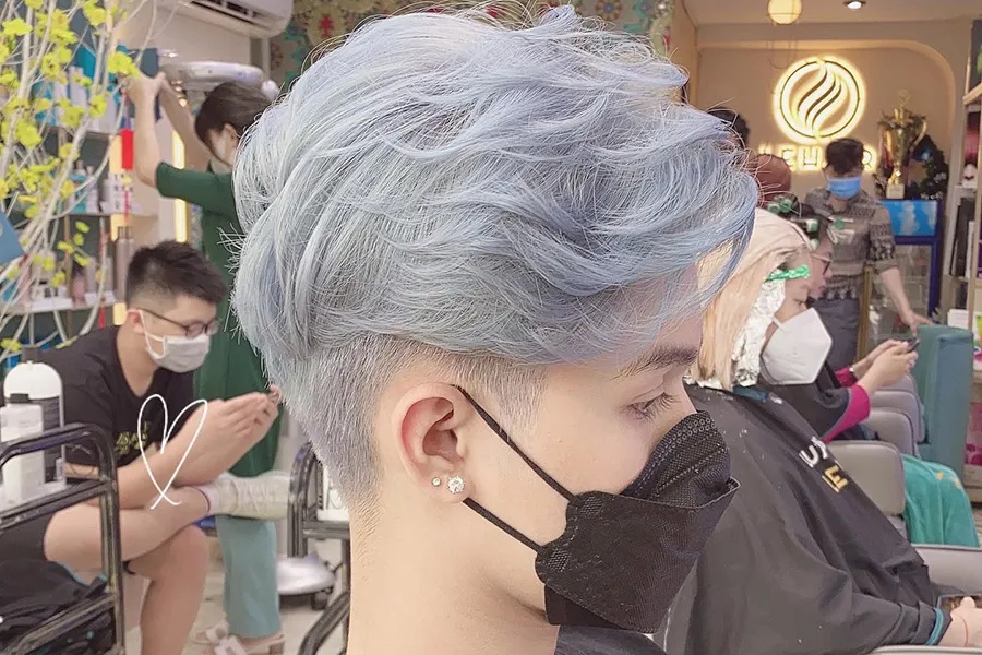 Bộ dụng cụ cắt tóc nam chuyên nghiệp gồm tông đơ, kéo và các loại lược