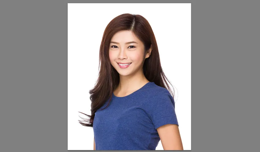 Người phụ nữ tóc đen với nền trắng đang được chọn vùng tóc để thay đổi màu trong photoshop