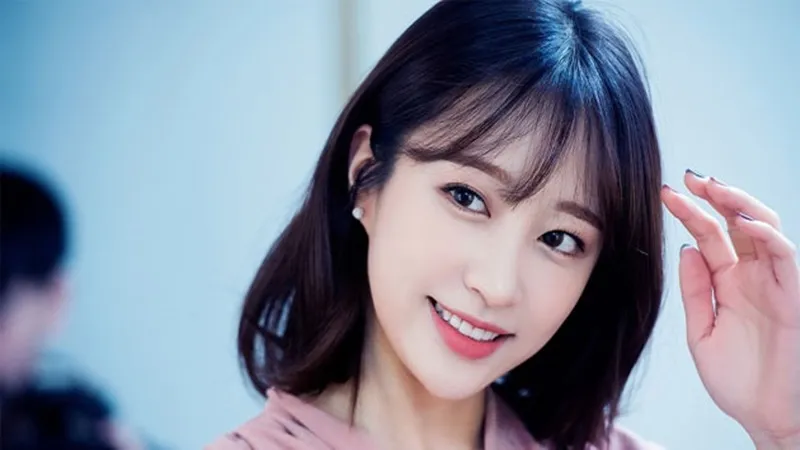 Cách cắt tóc mái bằng tại nhà cho khuôn mặt tròn