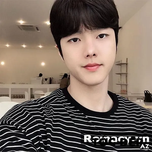 Kiểu tóc tỉa layer, tạo độ dày và bồng bềnh ở phần đỉnh, giúp cân bằng trán hẹp của khuôn mặt tam giác