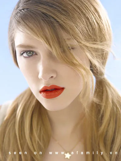 Cách tạo kiểu tóc dài đẹp với kiểu buộc thấp hai bên đơn giản cuốn hút