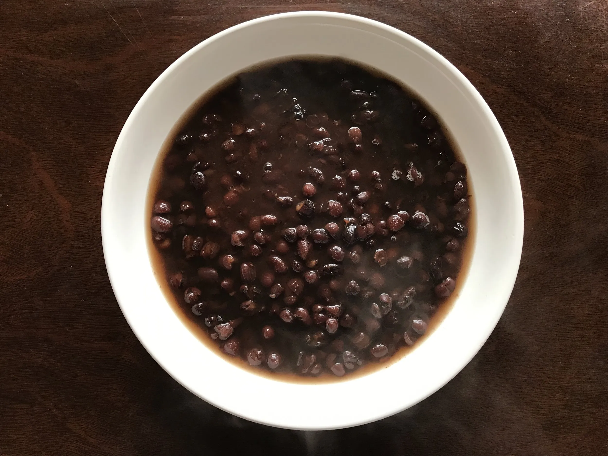 Chè đậu đen với dừa tươi