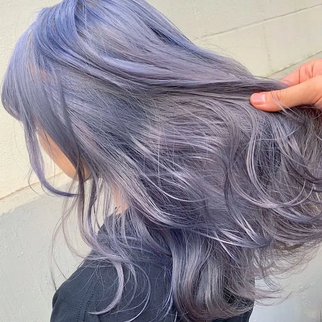 Tự nhuộm tóc màu xám xanh biển tại nhà cho kết quả hài lòng