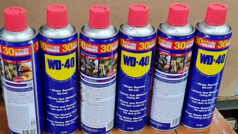 Sử dụng chai xịt WD-40