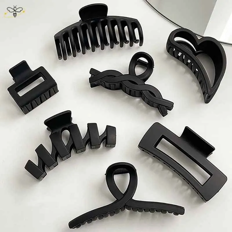 Mô tả chi tiết các loại kẹp tóc càng cua phổ biến với nhiều màu sắc và kích cỡ khác nhau