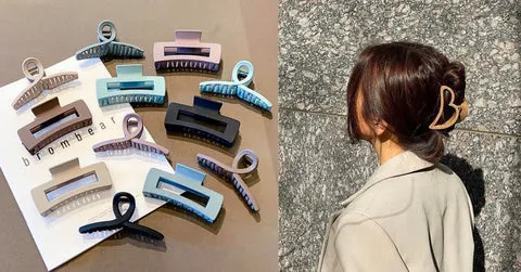 Kẹp càng cua khổ lớn thường được làm từ chất liệu nhựa cứng chịu lực tốt