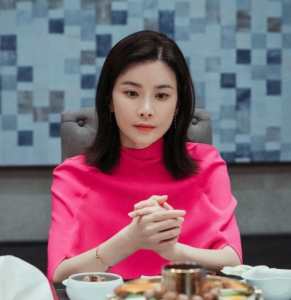 Mái tóc ngắn cá tính nhưng cũng đầy ngọt ngào mang lại cho mợ út.