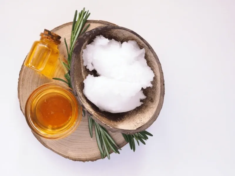 Mật ong và dầu dừa là công thức giúp kích thích mọc tóc và chống oxy hóa hiệu quả