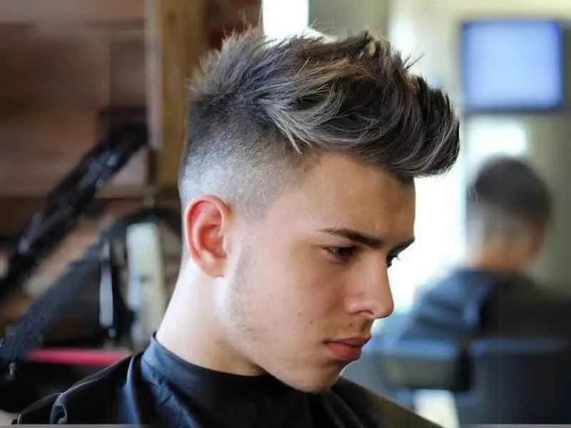 High Fade kết hợp với kiểu tóc vuốt dựng phù hợp với khuôn mặt tròn