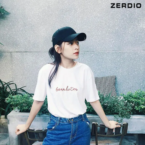 Tóc ngắn đội mũ lưỡi trai