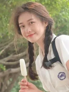 Kiểu tóc đuôi sam hai bên dễ thực hiện