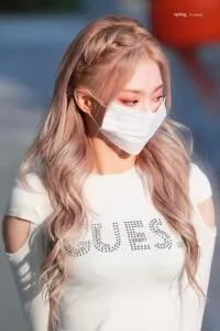 Kiểu tóc đơn giản nhưng thu hút