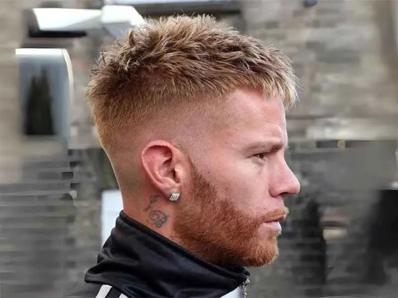 High Fade với phần tóc trên có độ dài vừa phải để tránh làm khuôn mặt trông quá dài