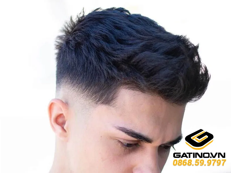 Kiểu tóc Undercut Quiff với phần mái được vuốt dựng đứng tạo độ Texture