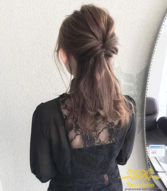 Buộc Tóc Uốn Xoăn Lớn Quyến Rũ Và Năng Động