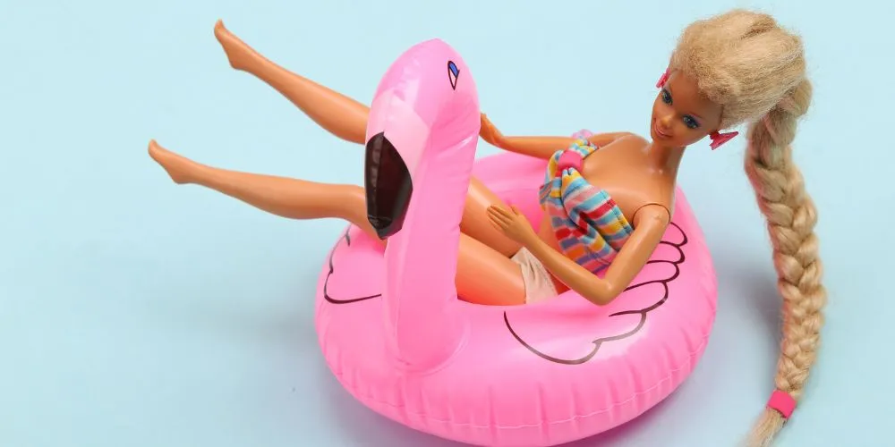 Kiểu tóc tết đơn giản giúp bảo vệ tóc búp bê khỏi bị rối khi chơi hoặc cất giữ